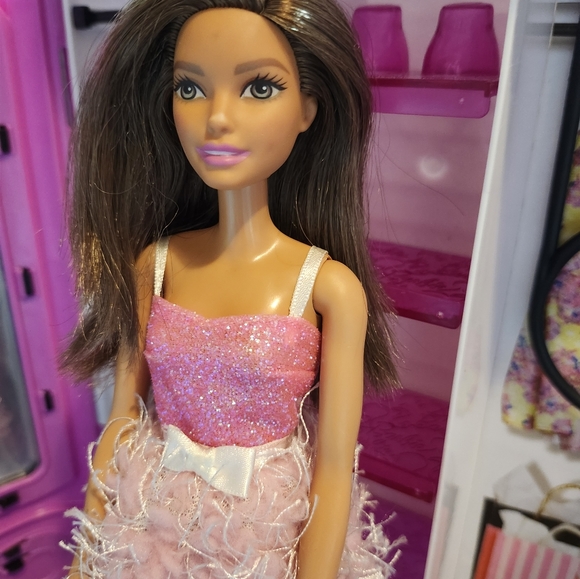 Barbie - Picture 2 of 4